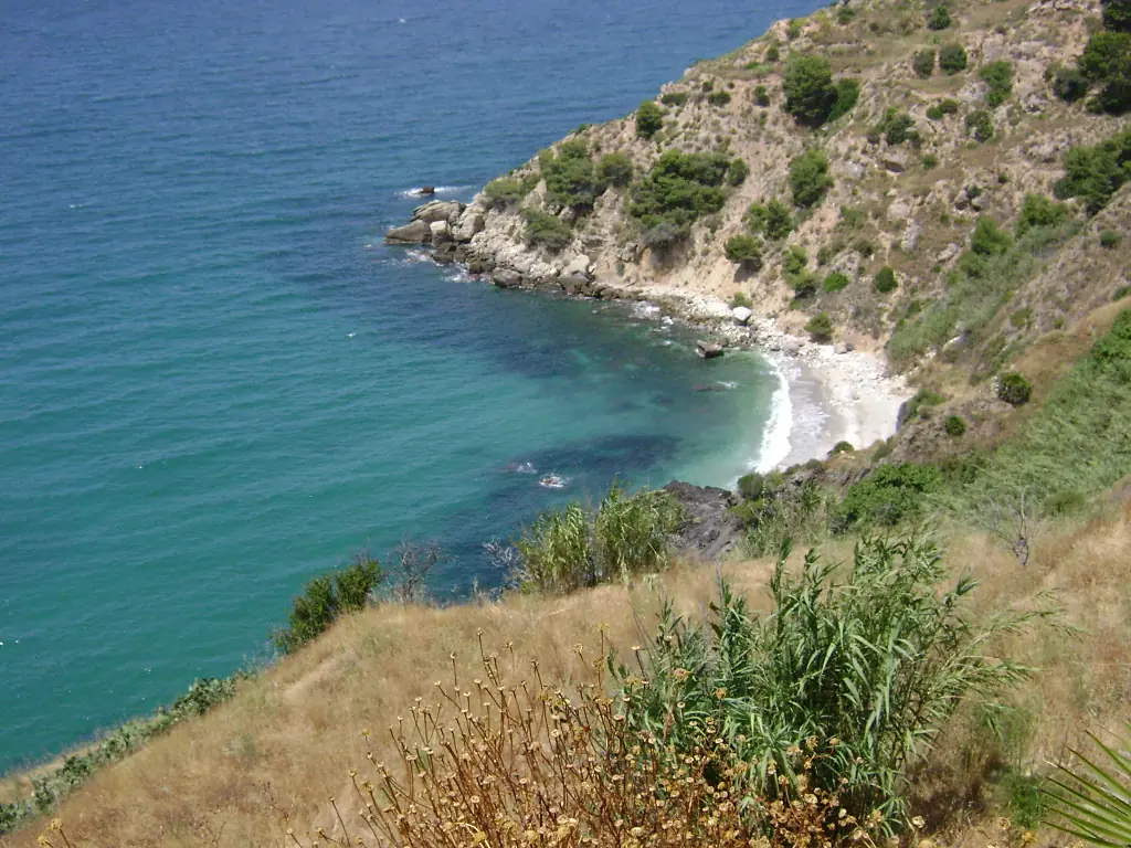 2010 06 035. Cala en Maro