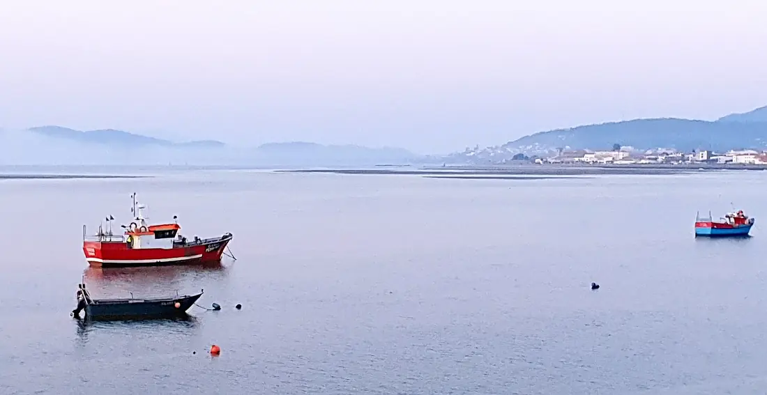 Barcos de pesca na Foz do Rio Minho