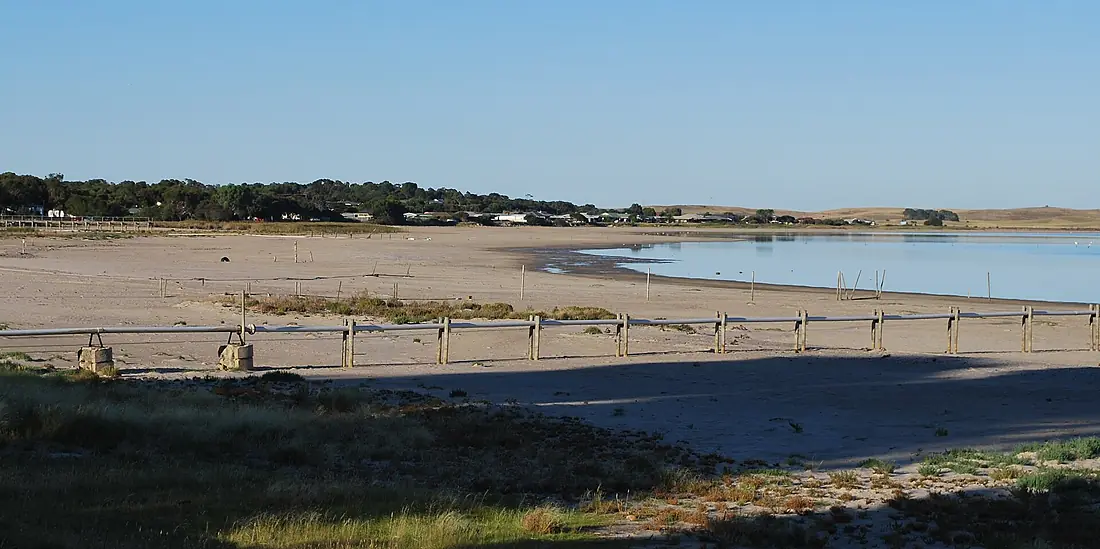 MeningieLakeAlbert (cropped)