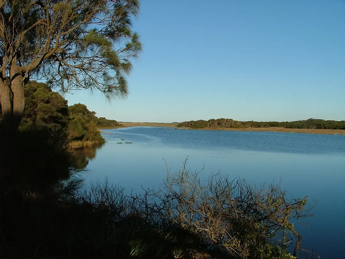 Little Waterhouse lagoon - panoramio