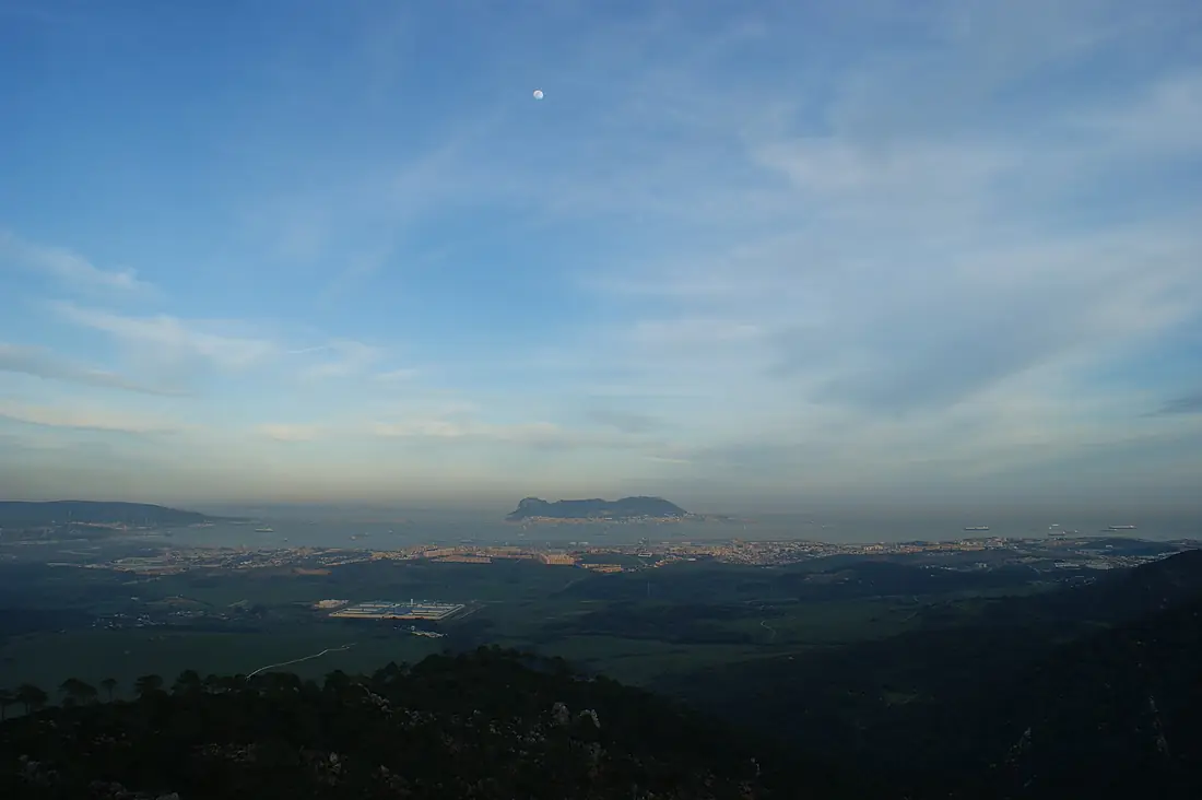 El peñón de Gibraltar desde el mirador del hoyo de don Pedro. Algeciras
