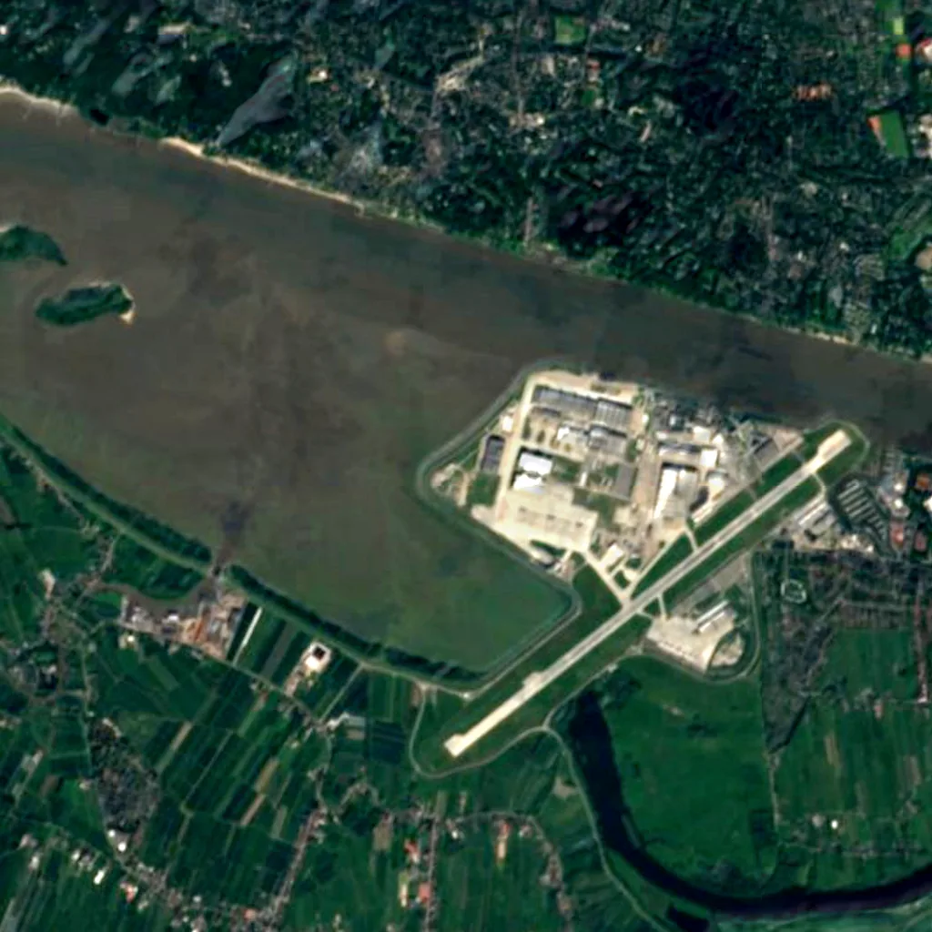 Mühlenberger Loch seen from above (Sentinel-2)