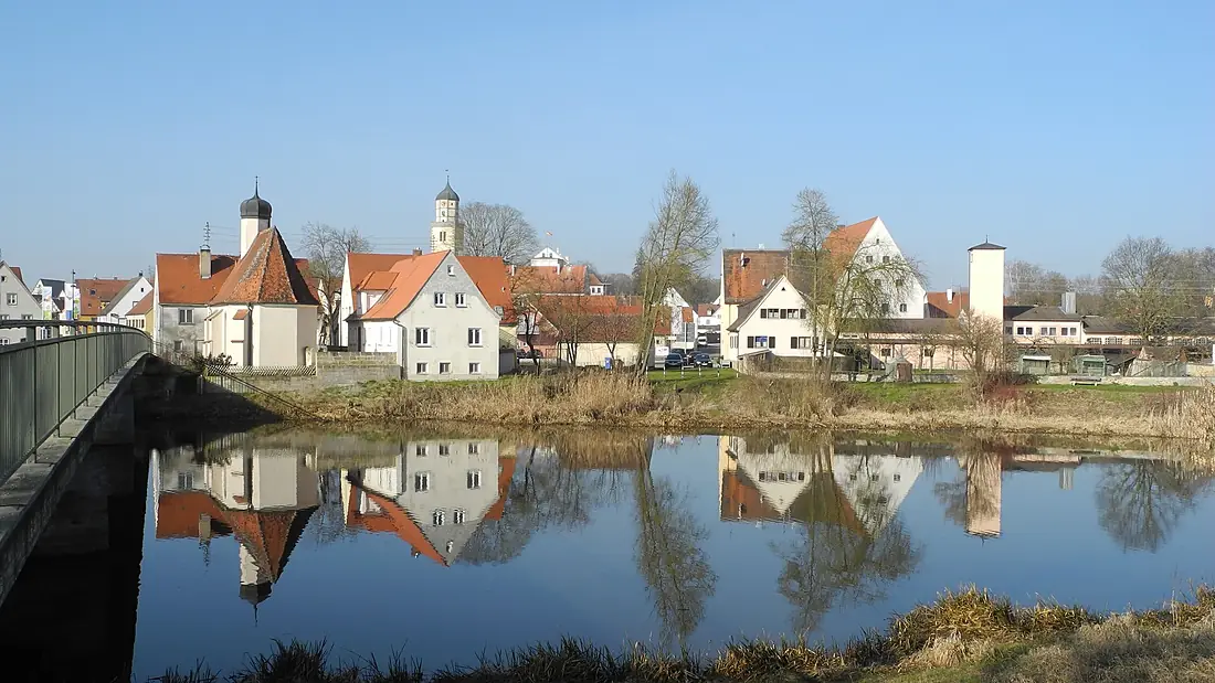 Oettingen in Bayern - Stadtansicht von Osten, Wörnitz