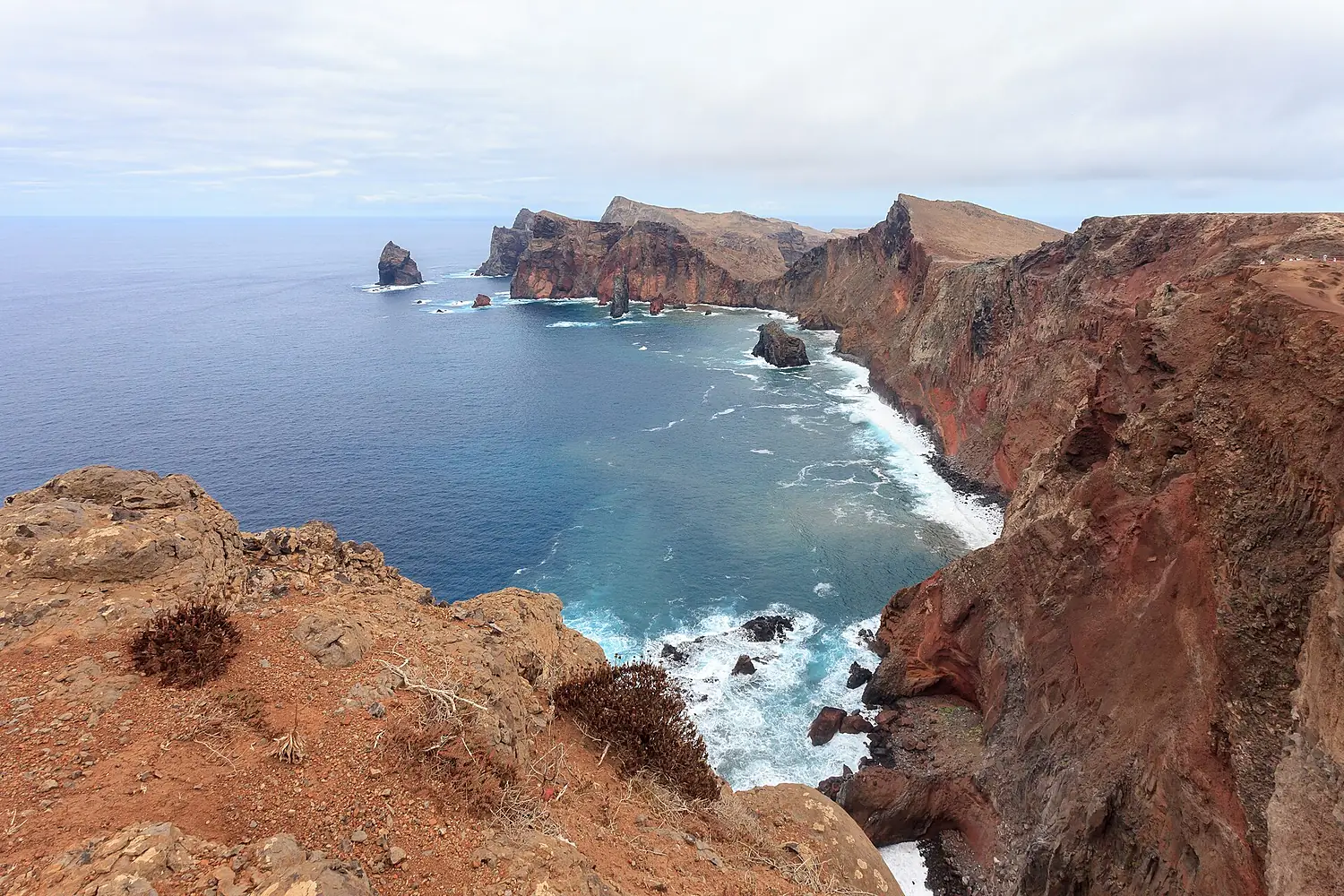 2016 Vista da costa desde a Ponta do Rosto ate a Ponta do Castelo. Ponta de São Lourenço. Madeira. Portugal-4