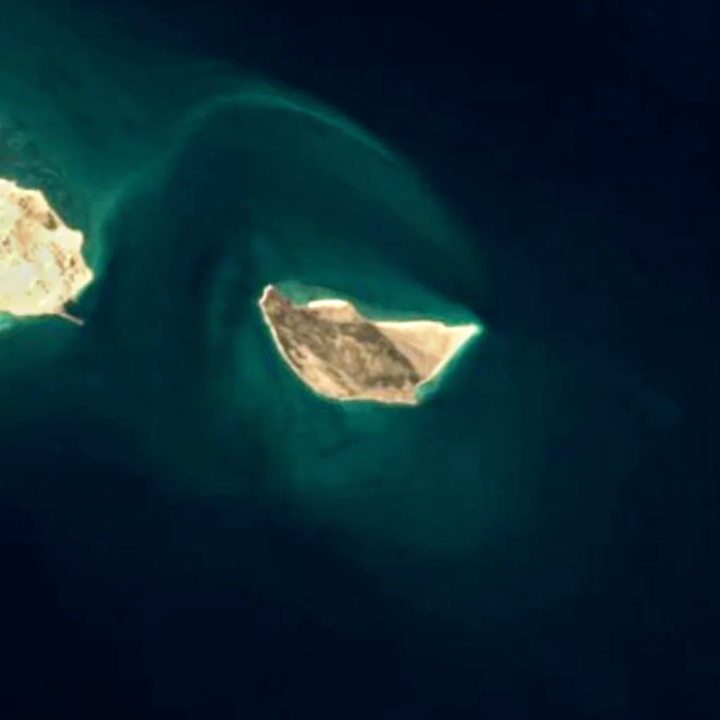 Shidvar Island seen from above (Sentinel-2)