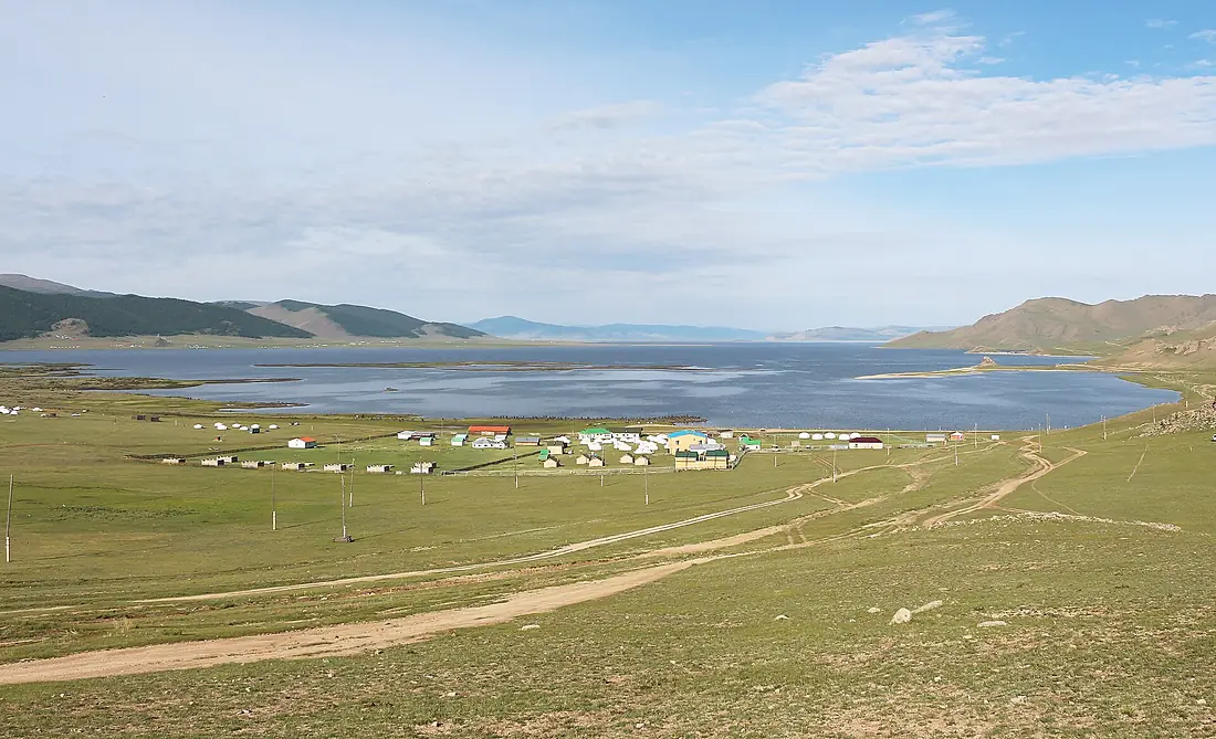 Terkhiin Tsagaan Lake 01